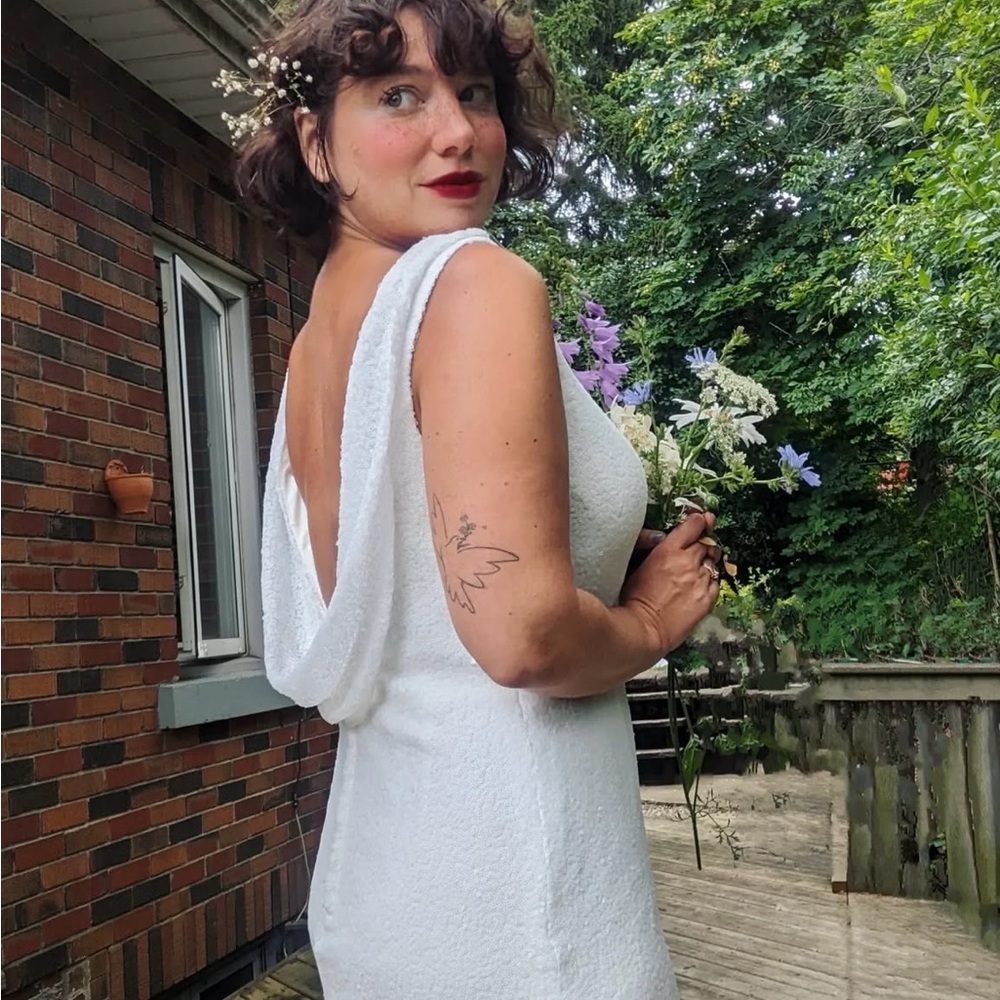 Elegant White Sleeveless Dress